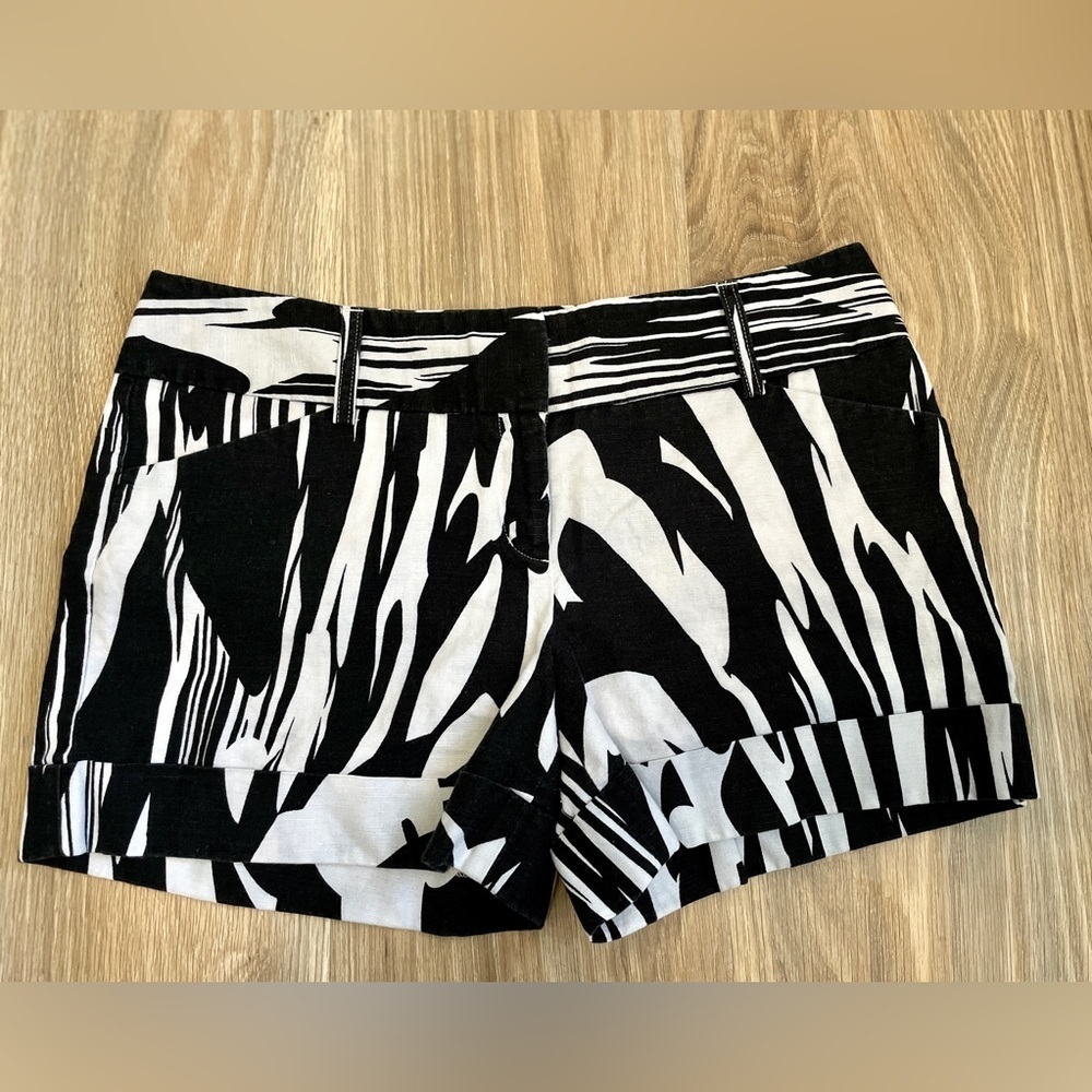 Express Black and White Print Shorts Size 10